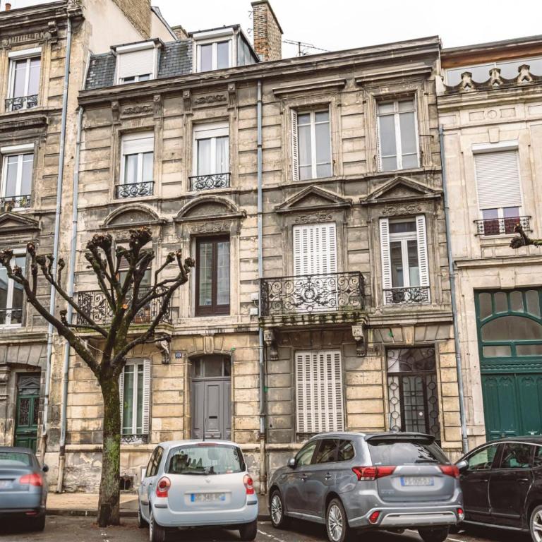 Le Coquet Logement Climatisé face à la Cathédrale - 3G - Studio Duplex - 27