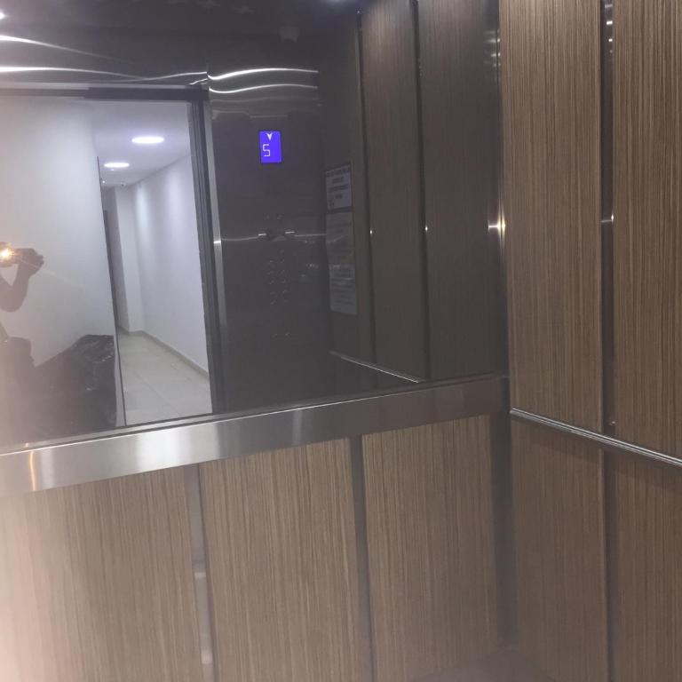 En Laureles con ascensor , balcón y muy bien ubicado en laureles Medellín , EL BARRIO MAS COOL DEL MUNDO - Apartamento de 1 dormitorio - 32