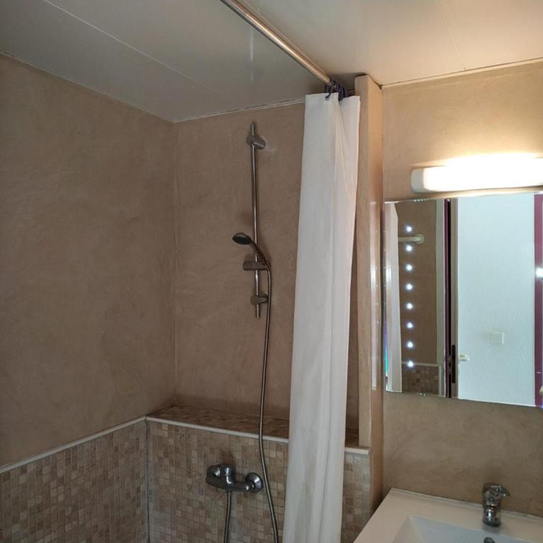 Garden level for 5 people with sea view - Villa - 22