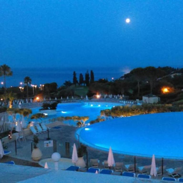 Garden level for 5 people with sea view - Villa - 82