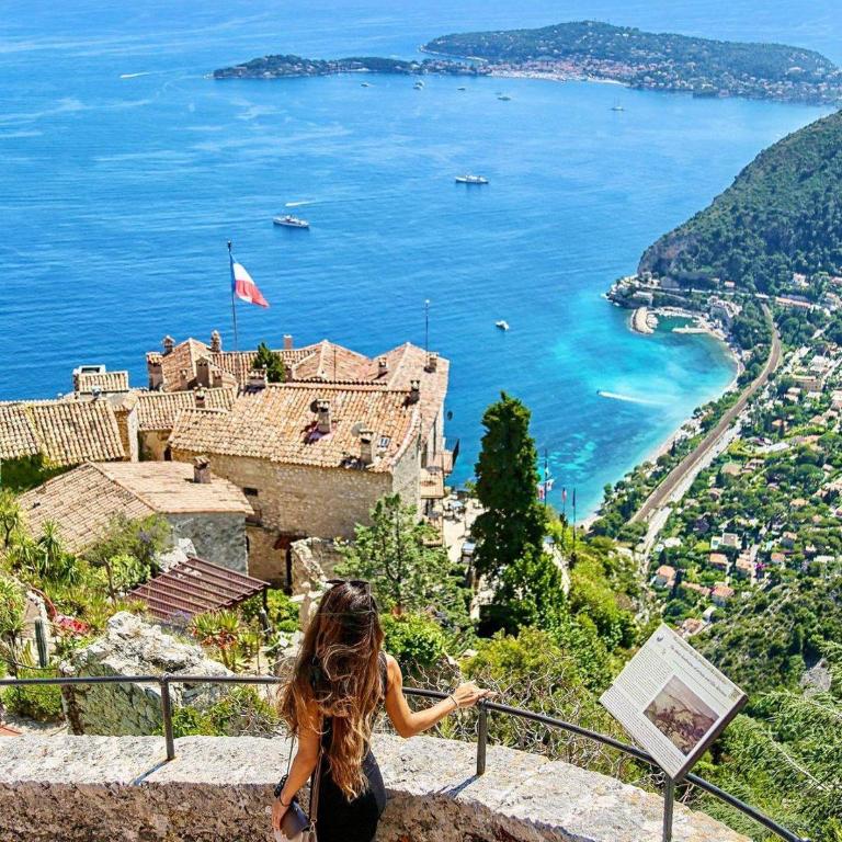 Villa d exception avec terrasse, jacuzzi, vue mer, parking, en plein cœur du village de Eze - Villa - Vue sur Mer - 56