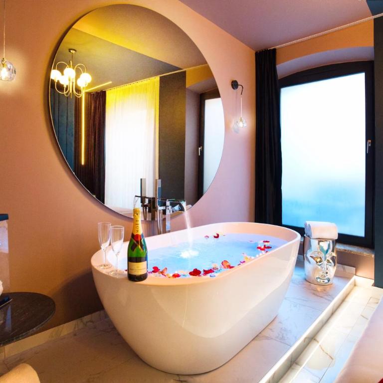 LIFE VOYAGE & SPA - Strasbourg's City Center Luxury Experience - Suite Deluxe - Private Sauna & 'Whirpool Bath' - 13