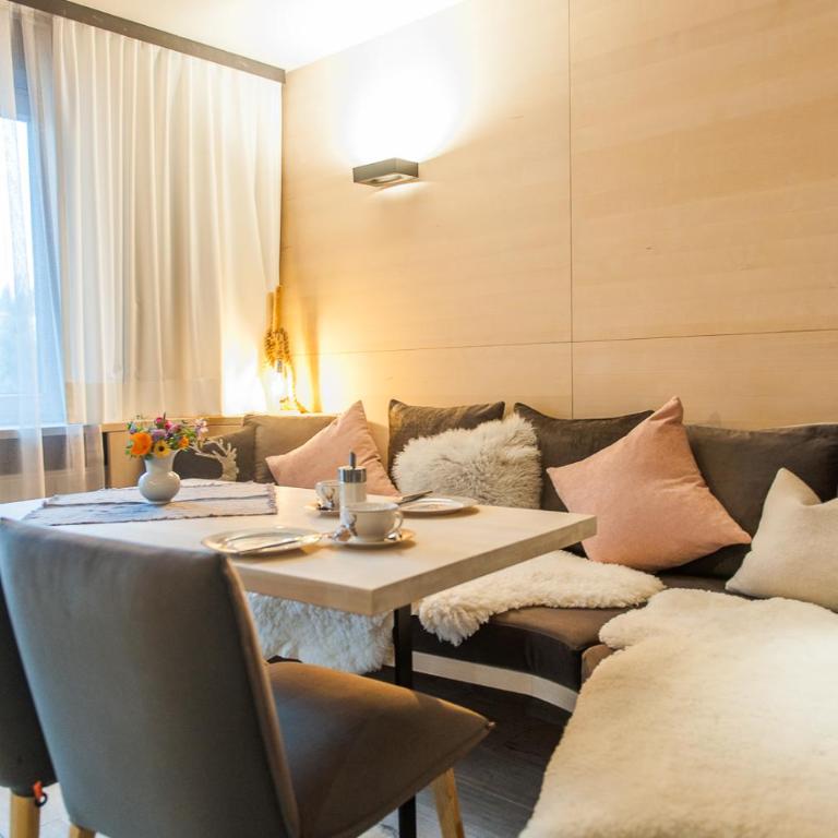 Arlsuites - Apartment mit 2 Schlafzimmern und Balkon - 2