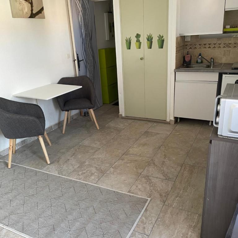 studio climatisé proche port et plages - Apartamento Estudio - 9