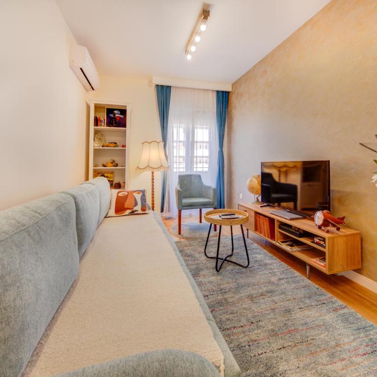 Consulate - One-Bedroom Apartment - 2