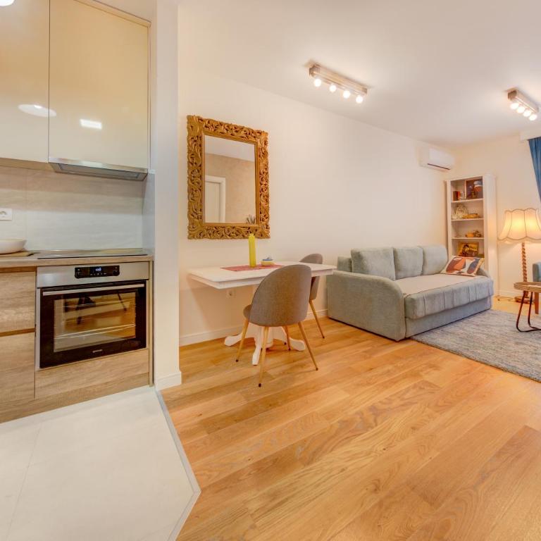 Consulate - One-Bedroom Apartment - 3
