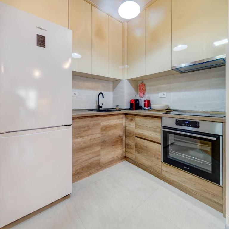 Consulate - One-Bedroom Apartment - 4