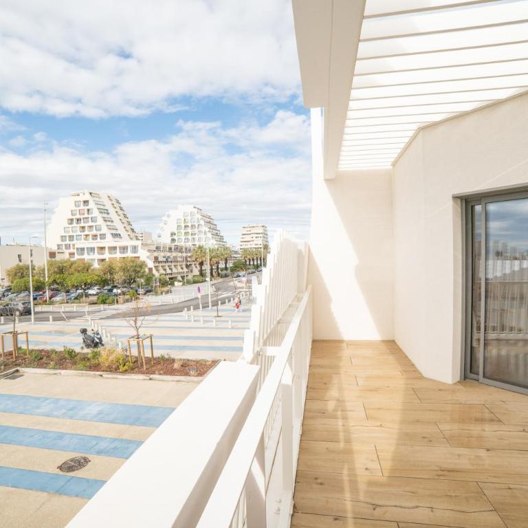 Luxury Mind Vue Exceptionnelle Pied dans l'eau Parkings privés 2 places Climatisation Hyper centre logement d'exception - Apartment mit 3 Schlafzimmern - 48