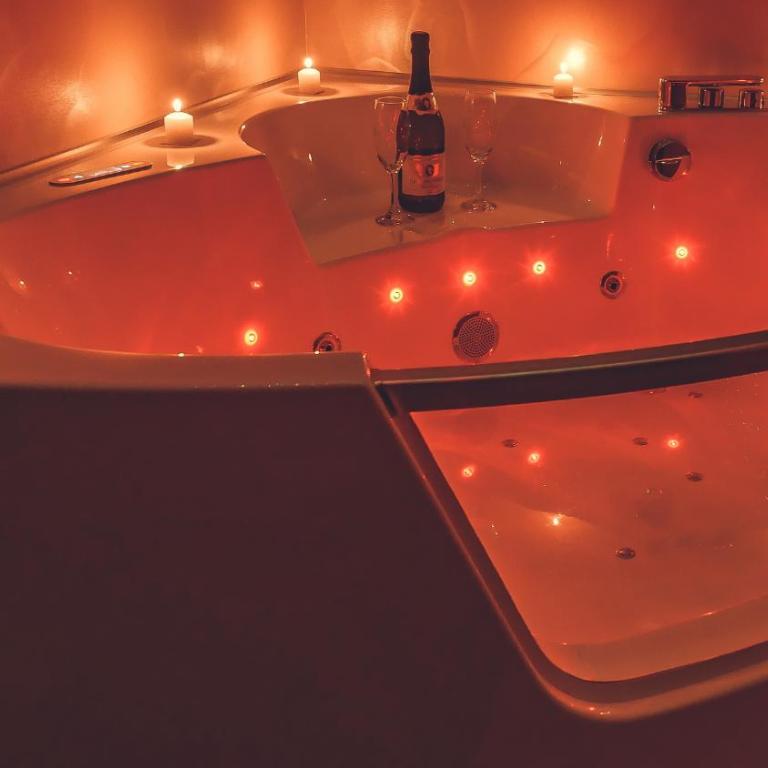 JACUZZI RELAX APARTMENT - One-Bedroom Apartment - 13