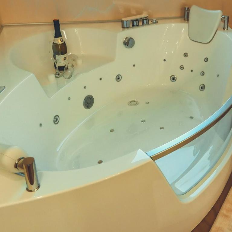 JACUZZI RELAX APARTMENT - One-Bedroom Apartment - 21