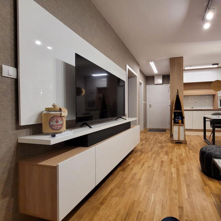 Apartment Ornament Lux - One-Bedroom Apartment - 2