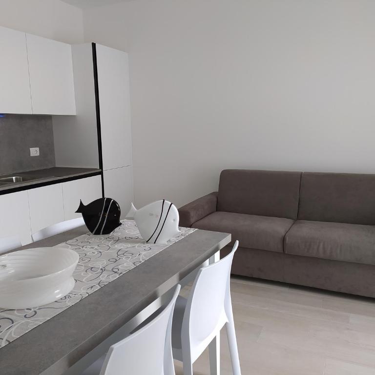Jesolo Appartamenti F2 - Black and White - Appartamento con 2 Camere da Letto - 2