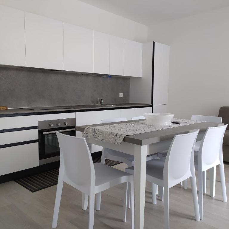 Jesolo Appartamenti F2 - Black and White - Appartamento con 2 Camere da Letto - 5