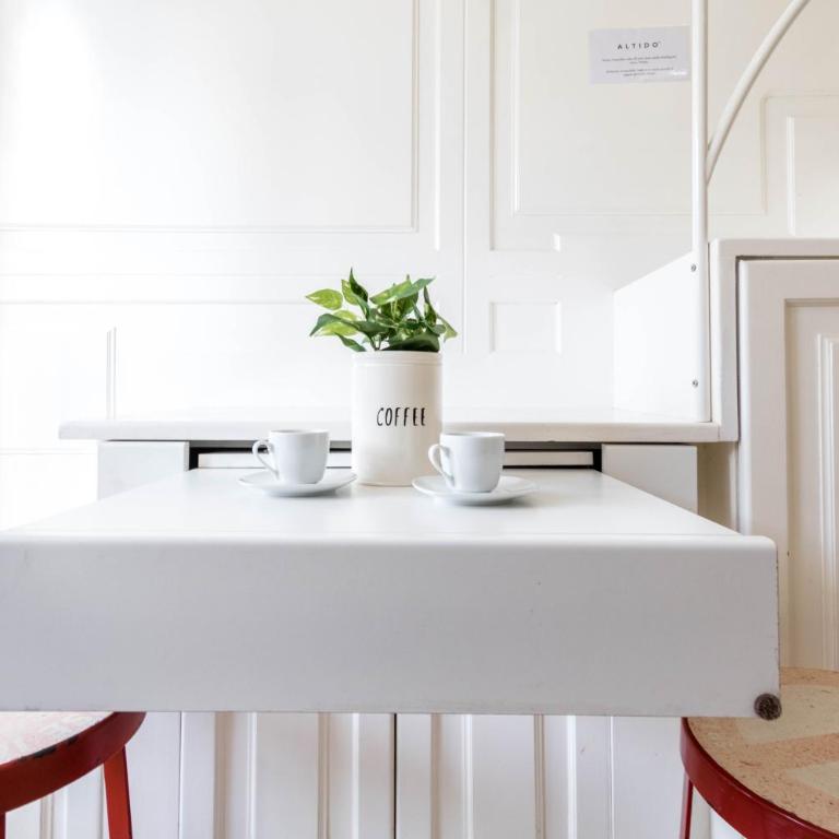 JOIVY Lovely Studio for 2 with Balcony near Duomo - Appartamento Monolocale - 11