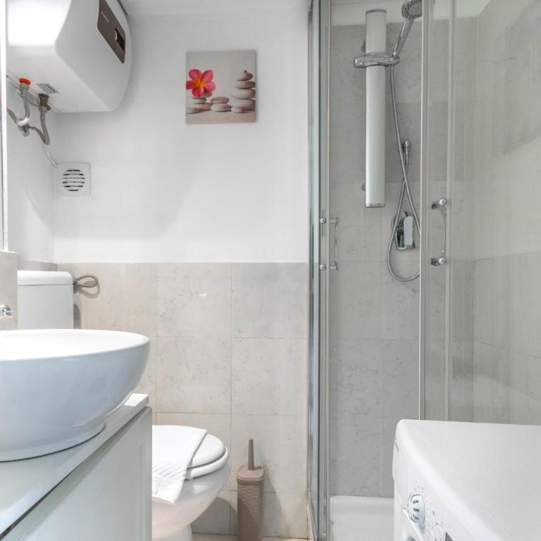 JOIVY Lovely Studio for 2 with Balcony near Duomo - Appartamento Monolocale - 31