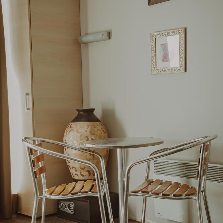 MILMARI CENTRAL Private apartments - Family Room with Mountain View - 15