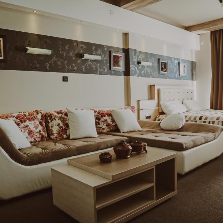 MILMARI CENTRAL Private apartments - Family Room with Mountain View - 7