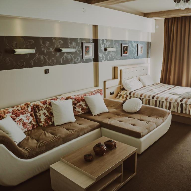 MILMARI CENTRAL Private apartments - Family Room with Mountain View - 3