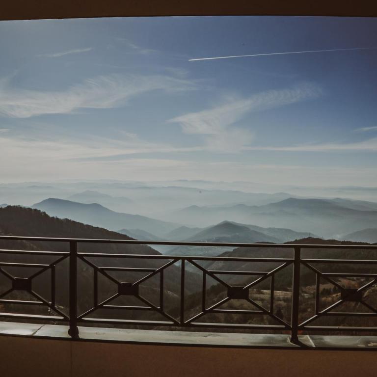 MILMARI CENTRAL Private apartments - Family Room with Mountain View - 2