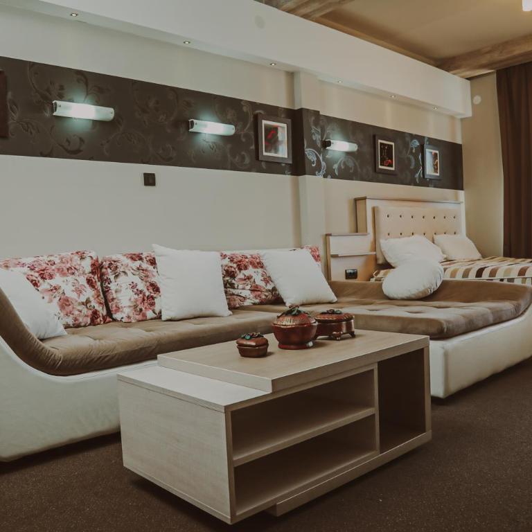 MILMARI CENTRAL Private apartments - Family Room with Mountain View - 1