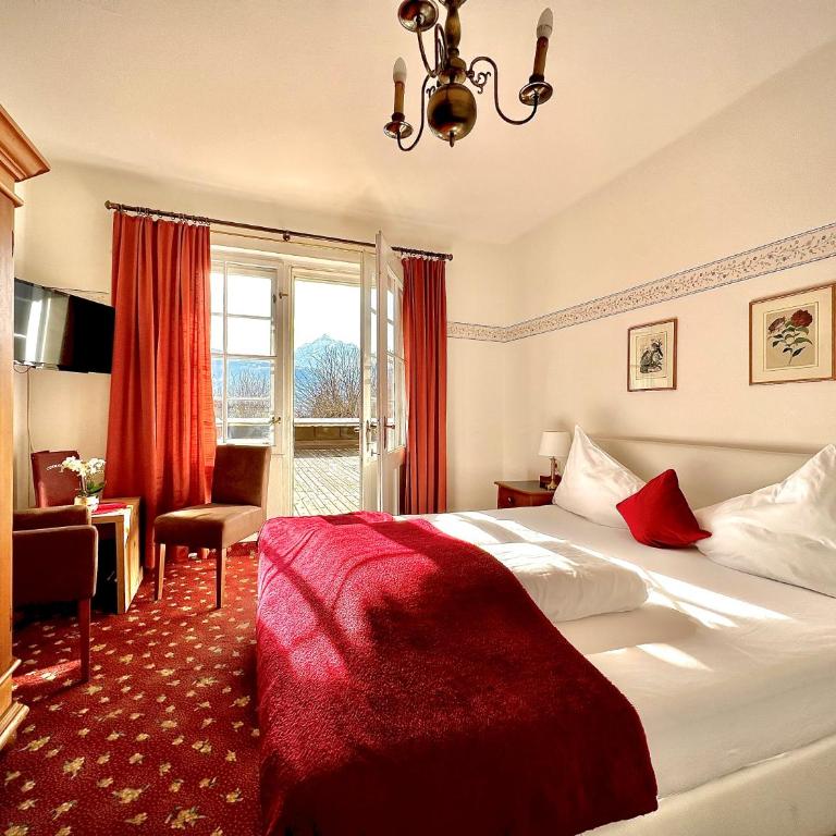 Hotel Restaurant Grünwalderhof - Doppelzimmer mit Balkon und Bergblick - 8