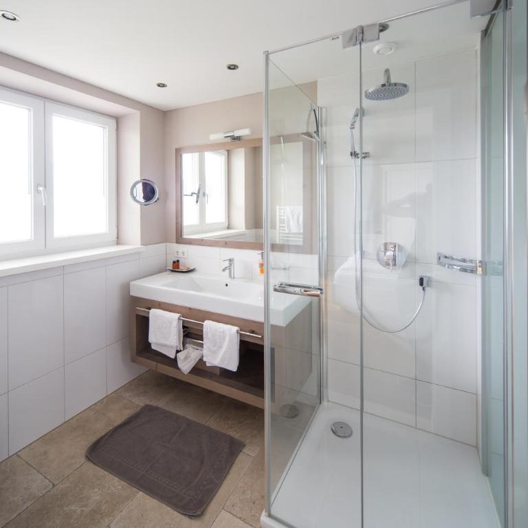 Hotel Stadler am Attersee - Doppelzimmer Landhaus mit Balkon und Seeblick - 2