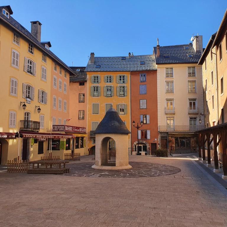 Au Pré du Moulin - CENTRE VILLE AVEC BALCON ET PARKING - Appartement avec Vue sur la Montagne - 32
