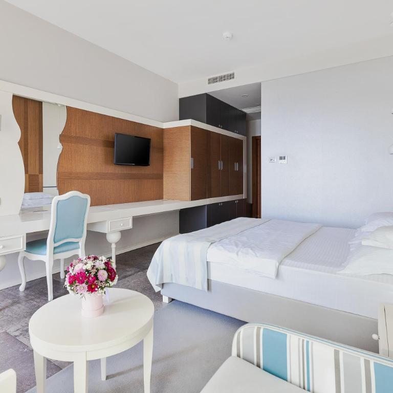 Hotel Bracera - Dvokrevetna soba sa Bračnim Krevetom ili Zasebnim Krevetima, Balkonom i Pogledom na More - 11