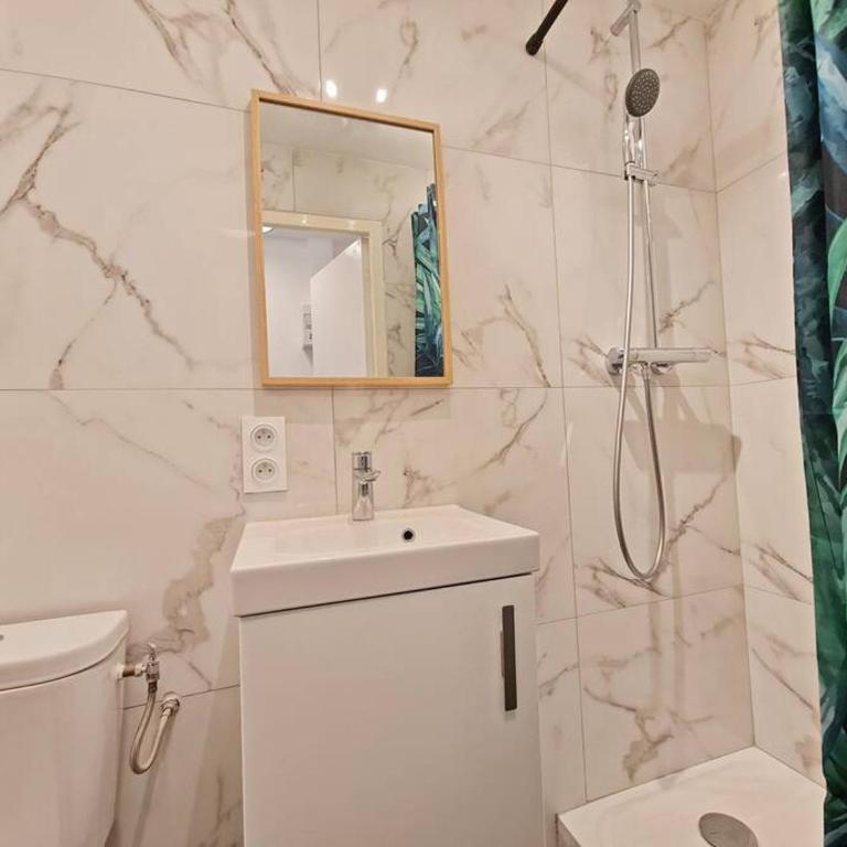 GregBnb - T2 Design 38m2 - Toulon Est - Wifi Fibre - n7 - Appartement 1 Chambre - 18