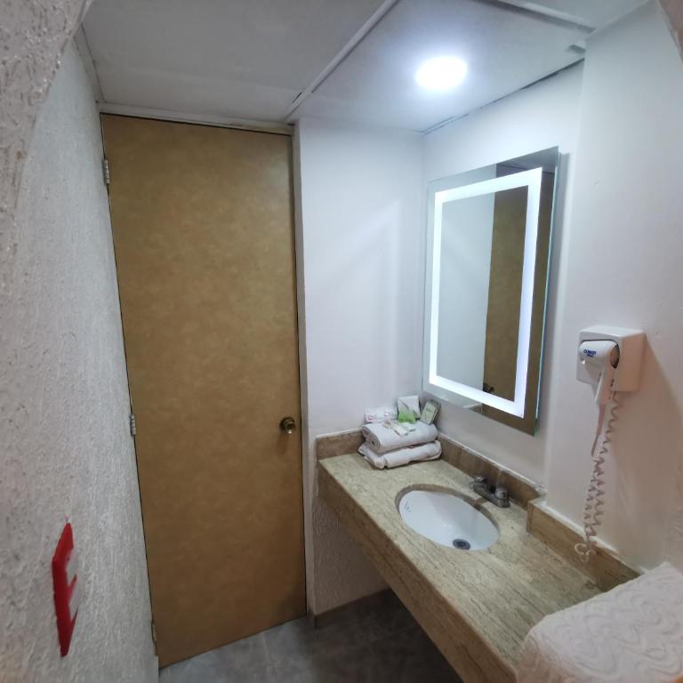 Hotel Coacalco - Habitación Doble Grande - 8
