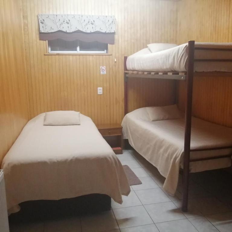 Hostal Copiapó Puerto Montt - Habitación Triple con baño compartido - 2