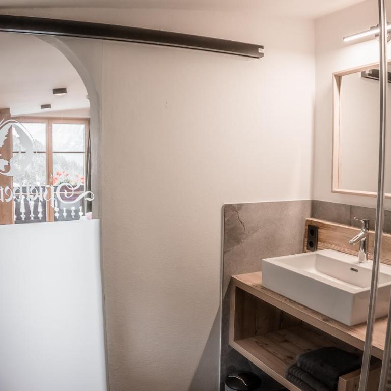 Spielberghaus - Doppelzimmer mit Balkon - 3