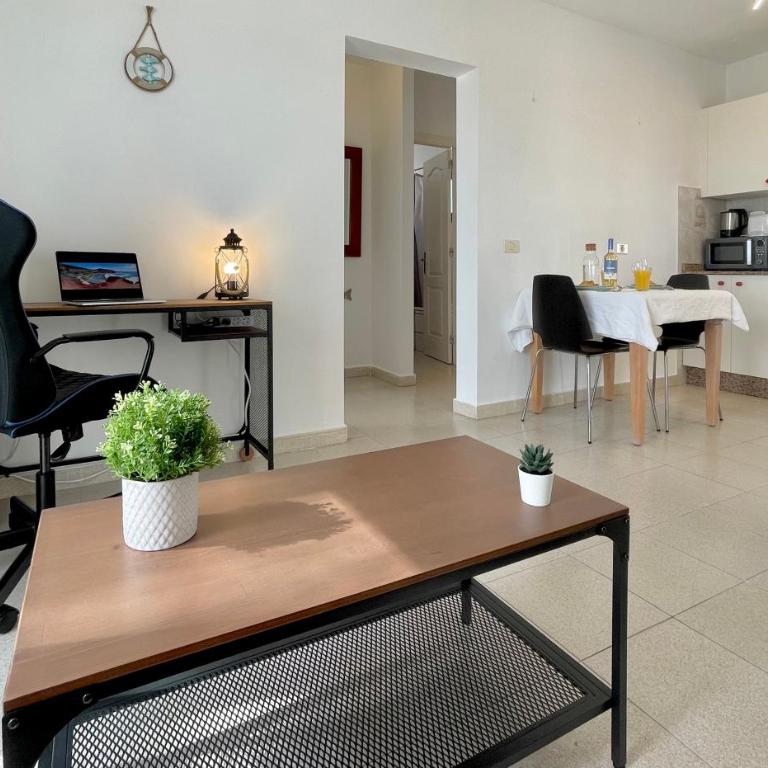 Cozy and sunny apartment over the rooftops - One-Bedroom Apartment - 12