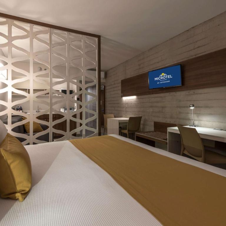Microtel Inn & Suites by Wyndham Guadalajara Sur - Suite con 1 cama extragrande - No fumadores - 2
