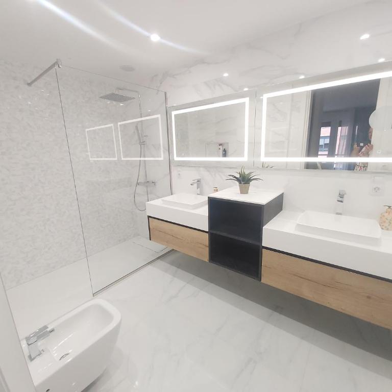 San Antón Piso de lujo centro con Aire ac by Apartamentos Logrono - Apartamento de 3 dormitorios - 3