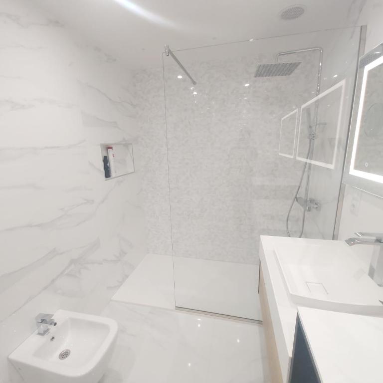 San Antón Piso de lujo centro con Aire ac by Apartamentos Logrono - Apartamento de 3 dormitorios - 42