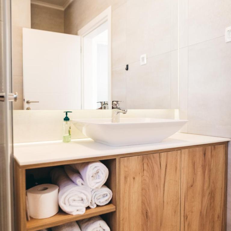 olive tree house - Two-Bedroom House - 22