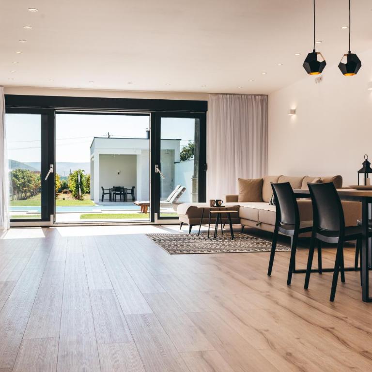 olive tree house - Two-Bedroom House - 13