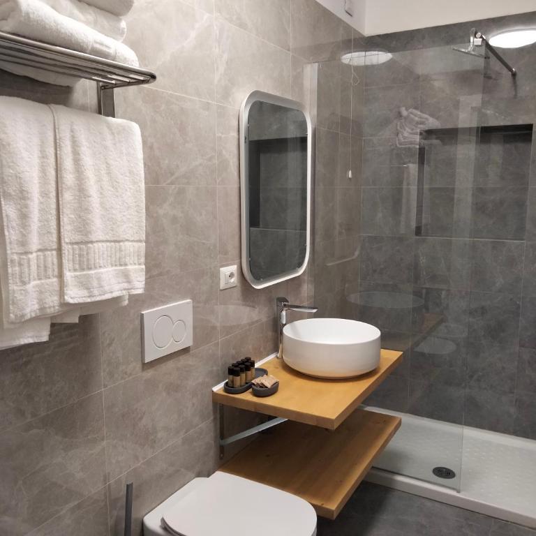 La Villa bed & breakfast - Triple Room with Private Bathroom - 15