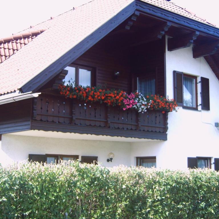 Ferienwohnungen Miklautsch - Apartment mit 2 Schlafzimmern und Balkon oder Terrasse - Nebengebäude - 3