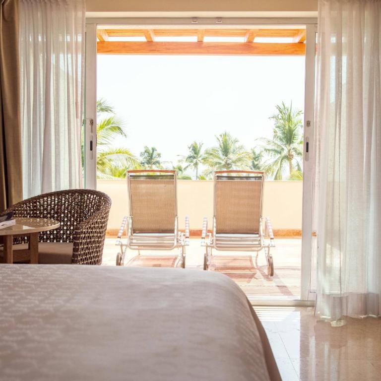 Sheraton Buganvilias Puerto Vallarta - Habitación con balcón y vistas al jardín y al solárium - 2 camas dobles - 4