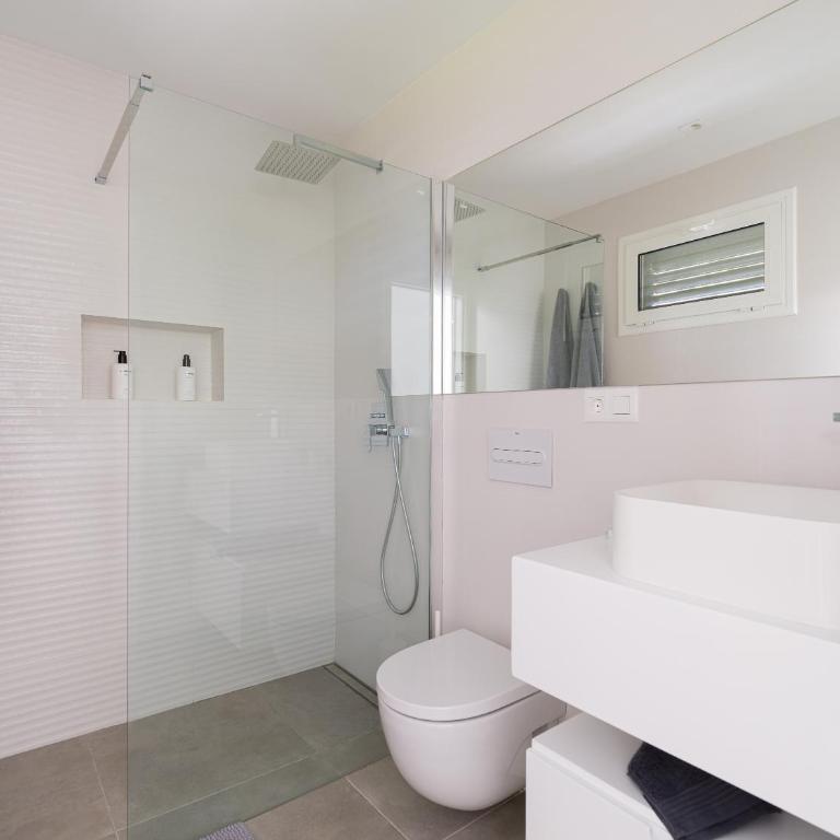 Bungalow nuevo con jardín y piscina/ Newly renovated Bungalow with private garden and swimming pool - Casa con 1 dormitorio - 9