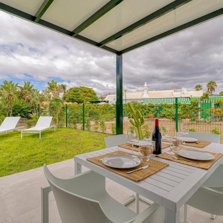 Bungalow nuevo con jardín y piscina/ Newly renovated Bungalow with private garden and swimming pool - Casa con 1 dormitorio - 18
