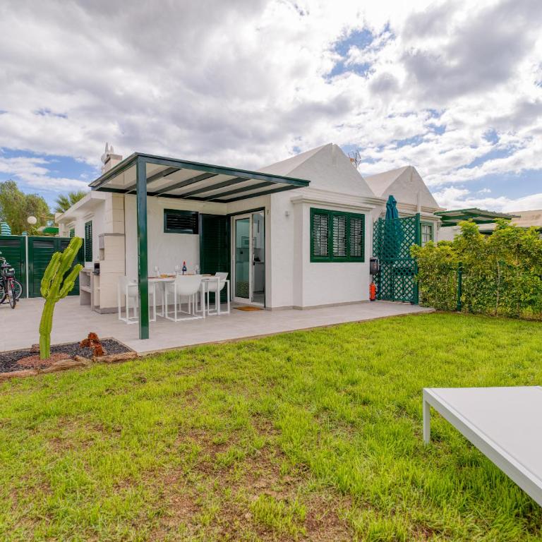 Bungalow nuevo con jardín y piscina/ Newly renovated Bungalow with private garden and swimming pool - Casa con 1 dormitorio - 23