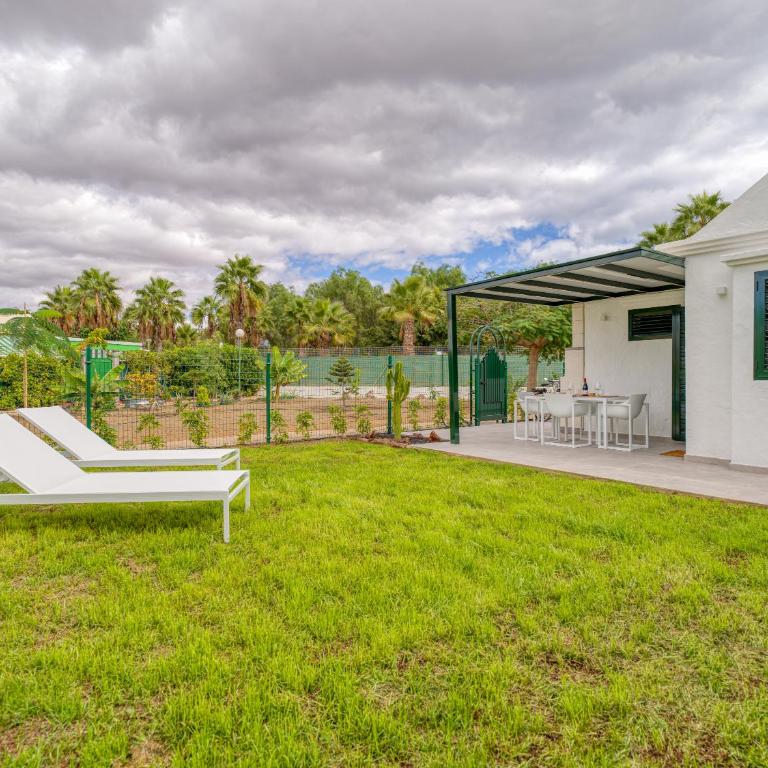 Bungalow nuevo con jardín y piscina/ Newly renovated Bungalow with private garden and swimming pool - Casa con 1 dormitorio - 24