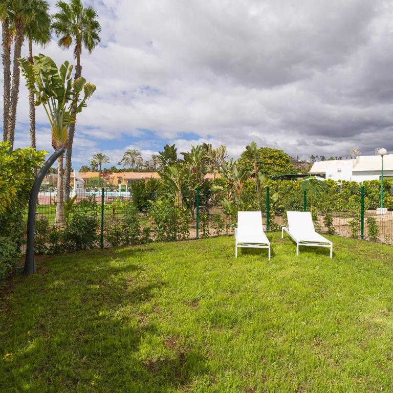Bungalow nuevo con jardín y piscina/ Newly renovated Bungalow with private garden and swimming pool - Casa con 1 dormitorio - 26