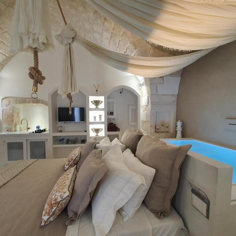Eurydice Suite with Infinity Jacuzzi - One-Bedroom Apartment - 6