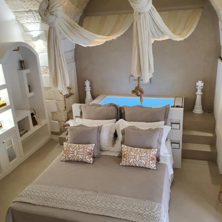 Eurydice Suite with Infinity Jacuzzi - One-Bedroom Apartment - 1