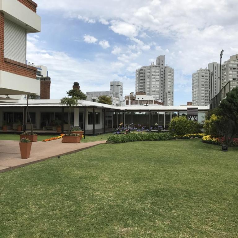Edificio Long Beach - Apartamento con vistas a la piscina - 11