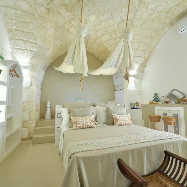 Eurydice Suite with Infinity Jacuzzi - One-Bedroom Apartment - 9